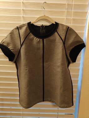 Women’s Grey Short-Sleeve Crewneck Top with Contrast Trim